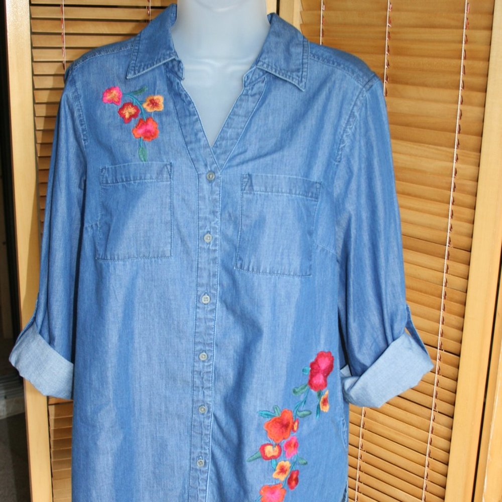 Intro Denim Jacket/Shirt Floral Embroiled Sz M
